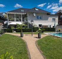 Mehrgenerationen- oder Mehfamilienhaus mit Pool und Weitblick - Breitscheid