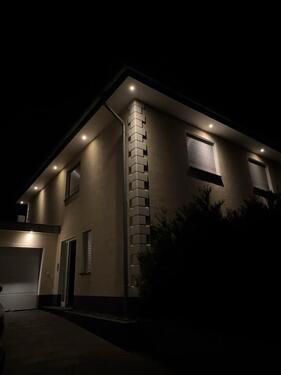 Foto - Exklusives und neuwertiges Haus mit fünf Zimmern und Einbauküche