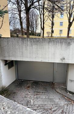 Foto - Parkplatz zu vermieten (car parking garage for rent)