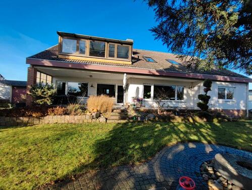 Foto - Großes Ein-Zweifamilienhaus mit Einliegerwohnung