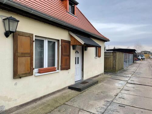 Foto - Bürohaus mit Lager- und Freifläche in Radebeul-West