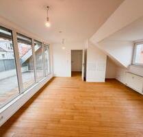 Ganze Dachetage, 146 m², 6 Zimmer, 2 Bäder, Süd-Loggia, ab sofort - Nürnberg Gibitzenhof