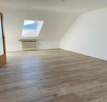 3 WG-Zimmer-DG-Wohnung in zentraler Lage - Homburg