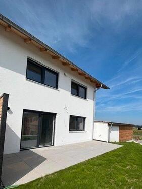 Foto - MODERNE & HOCHWERTIGE DOPPELHAUSHÄLFTE MIT GARTEN IN HAUNWANG
