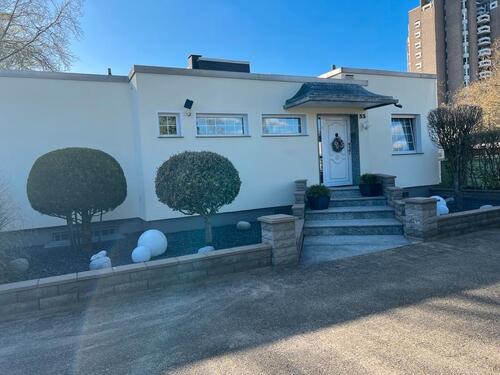 Foto - Exklusives EFH: Sauna, 2 Kamine, Kellerbar, Terrasse, Garten,