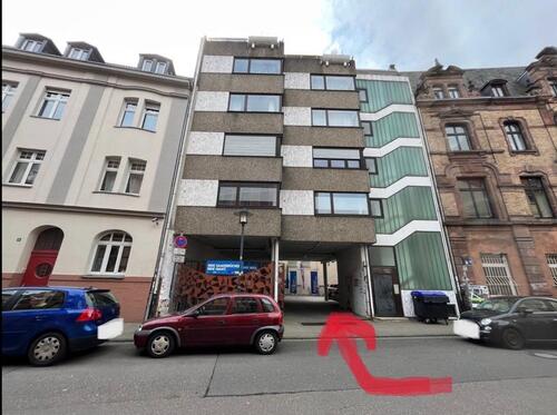 Foto - Nacht-Parkplatz mitten in Saarbrücken