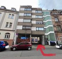 Nacht-Parkplatz mitten in Saarbrücken