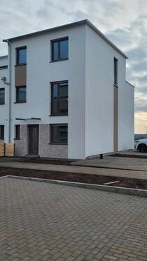 Foto - Neubau Reihenendhaus mit Dachterrasse in Messel - Erstbezug