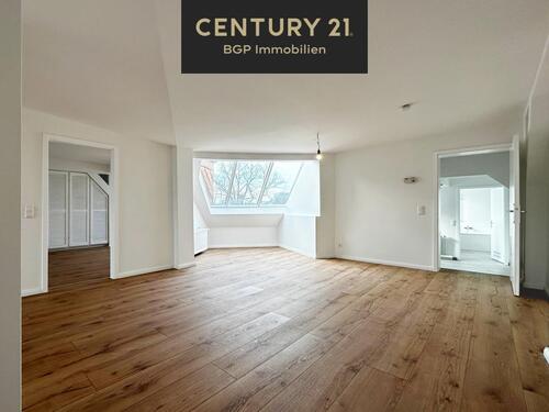 Foto - Drei-Zimmer-Dachgeschosswohnung in zentraler Lage - DG li.