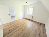 Foto - **Was will man mehr? +neuer Laminat +weiße Wände +modernes Tageslichtbad +eigener Garten**