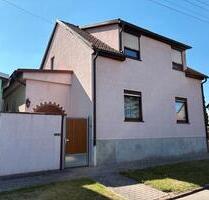 Charmantes Einfamilienhaus - 135.000,00&nbsp;EUR Kaufpreis, ca.&nbsp; 140,00&nbsp;m&sup2; in Drei Gleichen (PLZ: 99869)