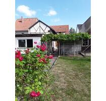 Einfamilienhaus mit Nebengelass, Innenhof und Garten mit Bungalow - Mühlhausen (Thüringen)