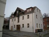 Foto - freistehendes, zweigeschossiges Wohn- und Geschäftshaus