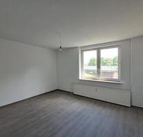 Anfragen NUR per E-Mail. Renovierte 61 qm Haustierfreundliche 3-Raum Wohnung im 1-OG (Offener Wohnküche und 2 Schlafzimmer) - Bremerhaven