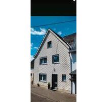 Haus zum Mieten - 1.000,00&nbsp;EUR Kaltmiete, ca.&nbsp; 115,00&nbsp;m&sup2; in Hellenhahn-Schellenberg (PLZ: 56479)