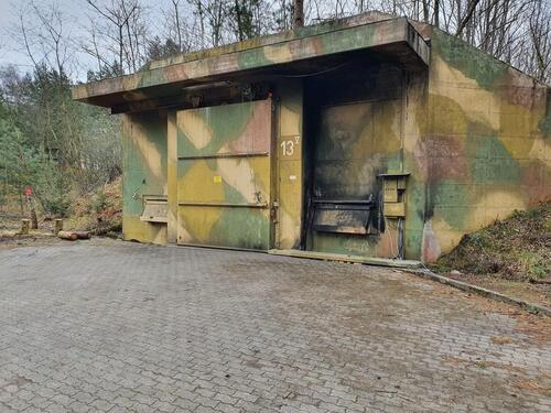 Foto - Bunker als Lagerplatz, Schrauber Halle zu vermieten