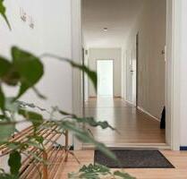 Ganz oben in der südlichen Innenstadt. Individuelle 2-Raum-Dachgeschoss-Wohnung... - Halle (Saale) Damaschkestraße
