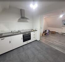 Kernsanierte gutgeschnittene Altbau-Dachgeschoßwohnung - Hückeswagen