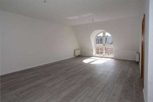 Foto - Schöne DG-Wohnung mit attraktivem Laminat und Aufzug