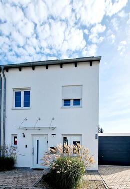 Foto - Moderne Doppelhaushälfte - 3.500,00&nbsp;EUR Kaltmiete, ca.&nbsp; 130,00&nbsp;m&sup2;