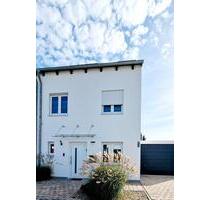 Moderne Doppelhaushälfte - 3.500,00&nbsp;EUR Kaltmiete, ca.&nbsp; 130,00&nbsp;m&sup2; in Pilsting (PLZ: 94431)