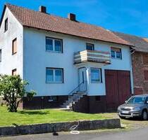 Freistehendes Einfamilienhaus mit Scheune und Garten in Borken - Borken (Hessen)