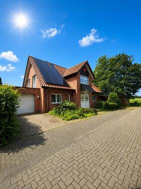 Foto - Familienhaus mit PV Anlage, Garten und Wohnkeller