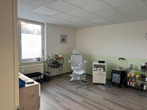 Foto - Praxisraum zur Untermiete - 300,00&nbsp;EUR Kaltmiete,