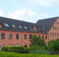 Hübsche Familienwohnung mit Laminatboden und Badewanne * ruhige Lage mit Gartenblick - Riesa Neuweida
