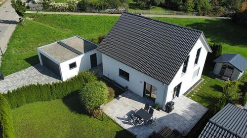 Foto - Einfamilienhaus mit Doppelgarage