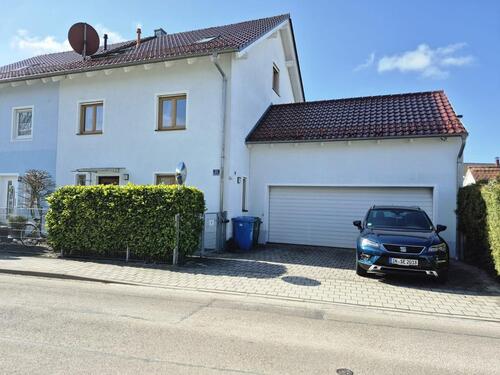 Foto - Familienfreundliche DHH mit ausgebauter Doppelgarage