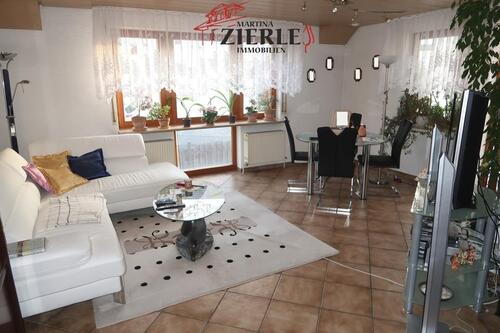 Foto - Schöne 4,5-Zimmer-Wohnung mit sonnigem Balkon, Einbauküche und TG-Stellplatz!