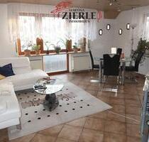 Schöne 4,5-Zimmer-Wohnung mit sonnigem Balkon, Einbauküche und TG-Stellplatz! - Albershausen