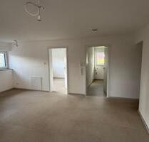 Helle, renovierte 2-Zimmer-Wohnung im UG mit Terrasse & EBK - Dinkelsbühl