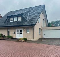 Geräumiges Einfamilienhaus mit Wintergarten, Garten und Garage - Wallenhorst