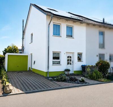 Foto - Bezugsfertige DHH 120m² PV+Speicher, Klima, Garage, Kamin, Garten