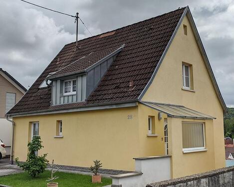 Foto - Renoviertes Einfamilienhaus mit 2 Garagen und Garten