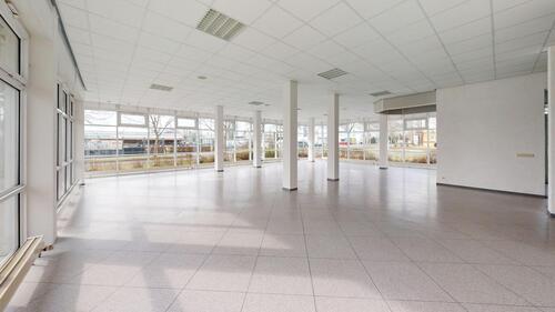 Foto - Repräsentative Büro- & Ausstellungsfläche mit maximaler Sichtbarkeit
