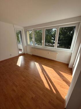Foto - Helle 3-Zimmer-Wohnung mit EBK, Loggia, modernsiertes Bad, Privat