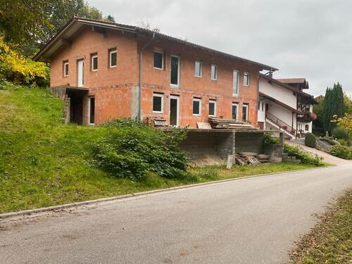 Foto - Rohbau: 3 geplante Wohnungen, bereits mit Heizung usw.