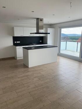 Foto - Helle 3-Zimmer Dachgeschoss Wohnung mit offener Wohnküche inkl. EBK!