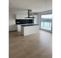 Helle 3-Zimmer Dachgeschoss Wohnung mit offener Wohnküche inkl. EBK! - Obernburg am Main