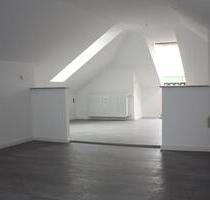 Moderne 3 Zimmer Dachwohnung mit Balkon u. Küche - Marktbreit