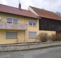 Einfamilienhaus mit Scheune und Felsenkeller in Hollfeld