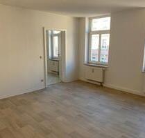 große 2R Whg, neu saniert, zentrumsnah, tolle Aufteilung, EBK mgl - Zwickau