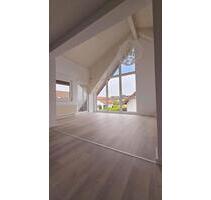 Helle & Renovierte 3 Zimmer Wohnung mit Küche und Parkplatz - Reiskirchen