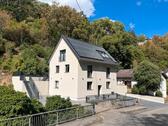 Foto - Exklusives, kernsaniertes Zweifamilienhaus