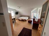 Foto - Einzimmer- Dachgeschosswohnung - möbliert mit Stellplatz