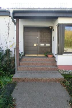 Foto - Repräsentatives EFH mit Kamin, riesigem Garten, Einl.-Whg., Sauna
