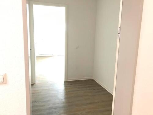 Foto - Nur mit Wohnberechtigungsschein für 2 Personen! Moderne 2-Raum-Wohnung mit Aufzug und Balkon